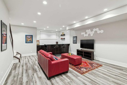 1940 48 Avenue Sw, Calgary, AB - Indoor Photo Showing Living Room