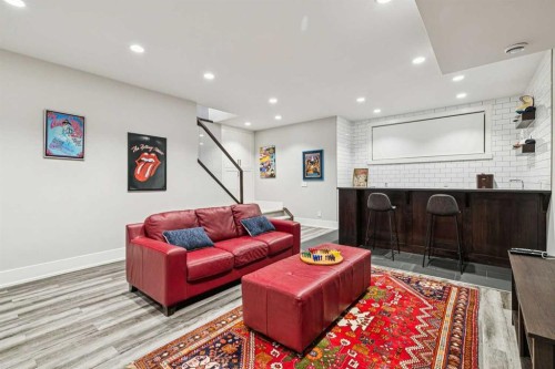 1940 48 Avenue Sw, Calgary, AB - Indoor Photo Showing Living Room