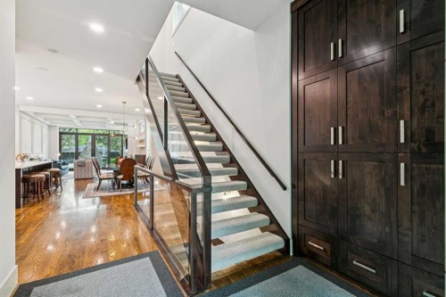 1940 48 Avenue Sw, Calgary, AB - Indoor Photo Showing Other Room