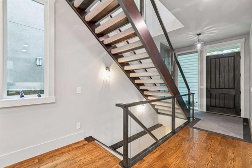 1940 48 Avenue Sw, Calgary, AB - Indoor Photo Showing Other Room