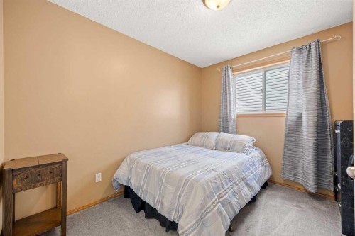 19 Covemeadow Crescent Ne, Calgary, AB - Indoor Photo Showing Bedroom