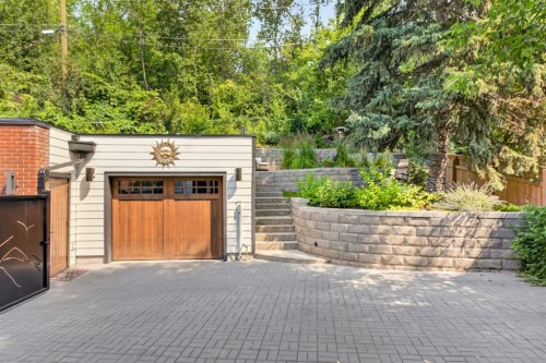 124 Garden Crescent Sw, Calgary, AB 