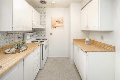 35-4740 Dalton Drive Nw, Calgary, AB - Indoor Photo Showing Kitchen
