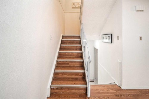 35-4740 Dalton Drive Nw, Calgary, AB - Indoor Photo Showing Other Room