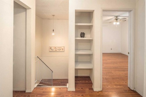 35-4740 Dalton Drive Nw, Calgary, AB - Indoor Photo Showing Other Room