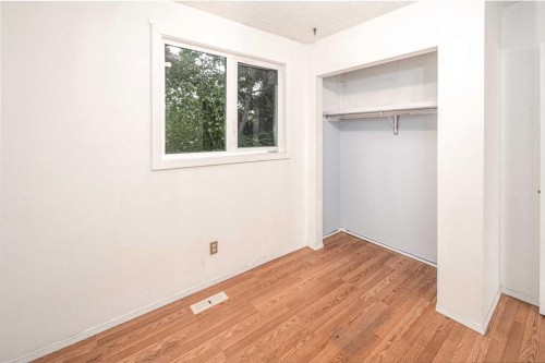 35-4740 Dalton Drive Nw, Calgary, AB - Indoor Photo Showing Other Room