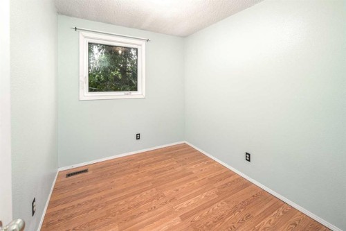 35-4740 Dalton Drive Nw, Calgary, AB - Indoor Photo Showing Other Room