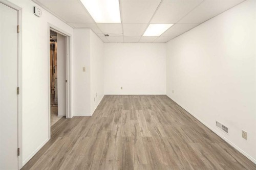 35-4740 Dalton Drive Nw, Calgary, AB - Indoor Photo Showing Other Room