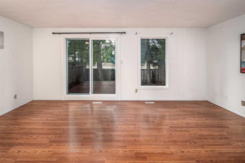 35-4740 Dalton Drive Nw, Calgary, AB - Indoor Photo Showing Other Room