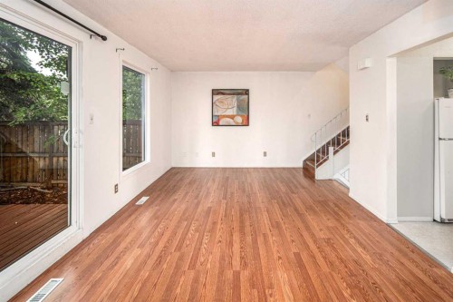 35-4740 Dalton Drive Nw, Calgary, AB - Indoor Photo Showing Other Room