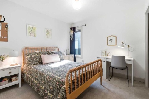 2042 49 Avenue Sw, Calgary, AB - Indoor Photo Showing Bedroom