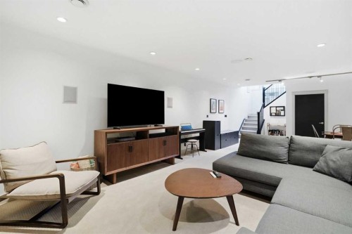2042 49 Avenue Sw, Calgary, AB - Indoor Photo Showing Living Room