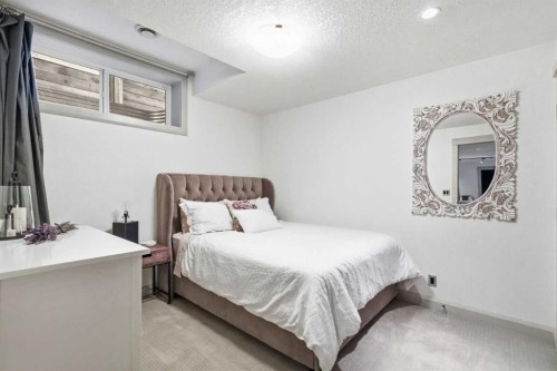 2042 49 Avenue Sw, Calgary, AB - Indoor Photo Showing Bedroom