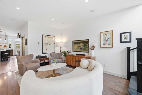 2042 49 Avenue Sw, Calgary, AB - Indoor Photo Showing Living Room