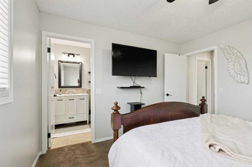 438 Sheep River Point, Okotoks, AB - Indoor Photo Showing Bedroom