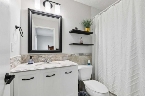 438 Sheep River Point, Okotoks, AB - Indoor Photo Showing Bathroom