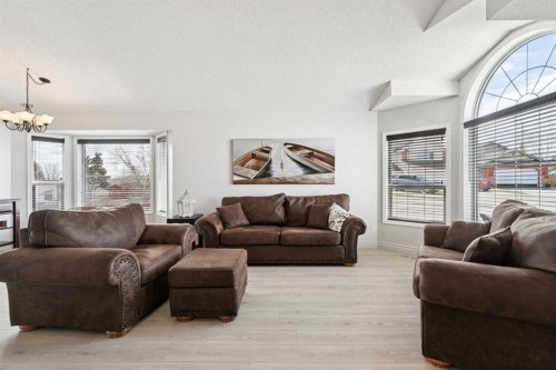 438 Sheep River Point, Okotoks, AB - Indoor Photo Showing Living Room