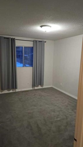 4222 40 Avenue Nw, Calgary, AB - Indoor Photo Showing Other Room