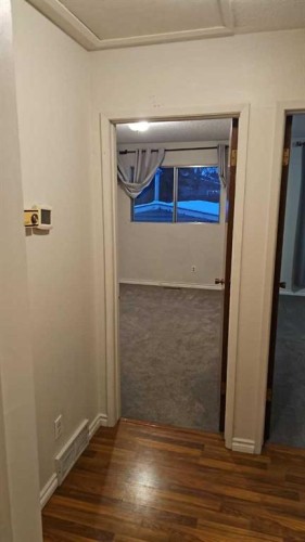 4222 40 Avenue Nw, Calgary, AB - Indoor Photo Showing Other Room