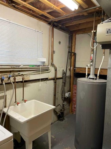 4222 40 Avenue Nw, Calgary, AB - Indoor Photo Showing Basement