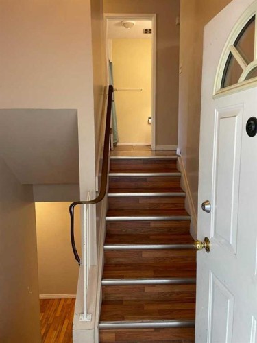 4222 40 Avenue Nw, Calgary, AB - Indoor Photo Showing Other Room
