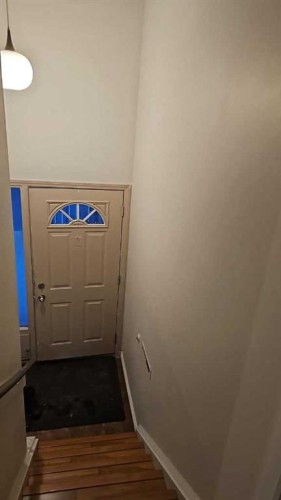 4222 40 Avenue Nw, Calgary, AB - Indoor Photo Showing Other Room