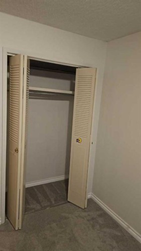 4222 40 Avenue Nw, Calgary, AB - Indoor Photo Showing Other Room