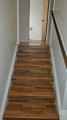4222 40 Avenue Nw, Calgary, AB - Indoor Photo Showing Other Room