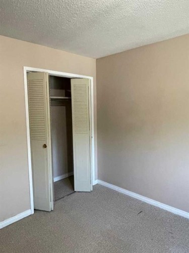 4222 40 Avenue Nw, Calgary, AB - Indoor Photo Showing Other Room