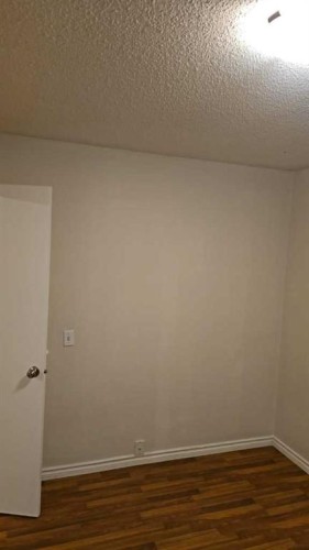 4222 40 Avenue Nw, Calgary, AB - Indoor Photo Showing Other Room