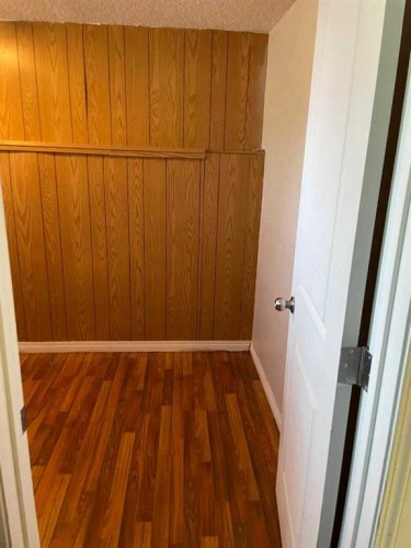 4222 40 Avenue Nw, Calgary, AB - Indoor Photo Showing Other Room