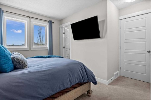 438 Covecreek Circle Ne, Calgary, AB - Indoor Photo Showing Bedroom