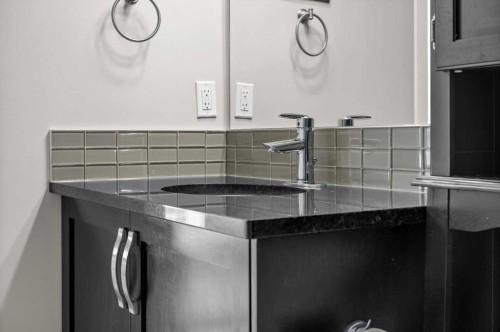 438 Covecreek Circle Ne, Calgary, AB - Indoor Photo Showing Bathroom