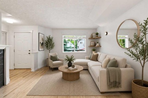 2-435 13 Avenue Ne, Calgary, AB - Indoor Photo Showing Living Room