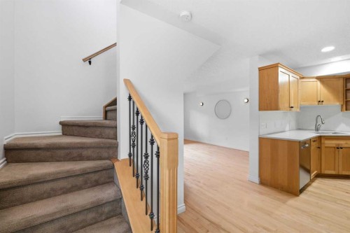 2-435 13 Avenue Ne, Calgary, AB - Indoor