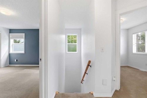 2-435 13 Avenue Ne, Calgary, AB - Indoor Photo Showing Other Room