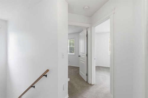 2-435 13 Avenue Ne, Calgary, AB - Indoor Photo Showing Other Room