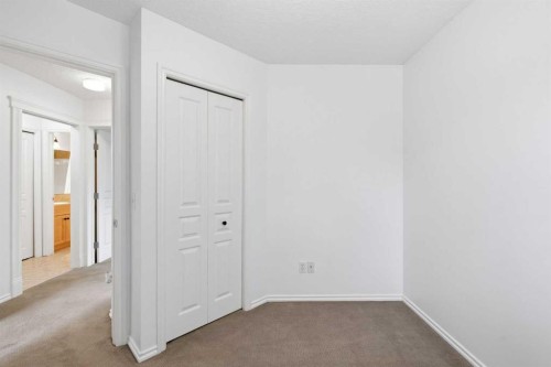2-435 13 Avenue Ne, Calgary, AB - Indoor Photo Showing Other Room