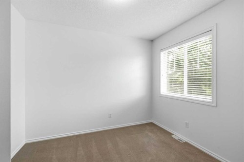 2-435 13 Avenue Ne, Calgary, AB - Indoor Photo Showing Other Room