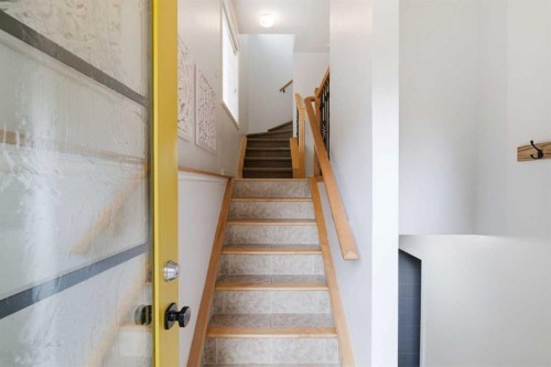 2-435 13 Avenue Ne, Calgary, AB - Indoor Photo Showing Other Room