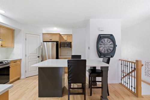 2-435 13 Avenue Ne, Calgary, AB - Indoor Photo Showing Kitchen