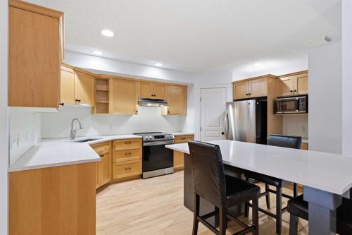 2-435 13 Avenue Ne, Calgary, AB - Indoor Photo Showing Kitchen With Stainless Steel Kitchen