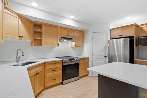 2-435 13 Avenue Ne, Calgary, AB - Indoor Photo Showing Kitchen With Stainless Steel Kitchen