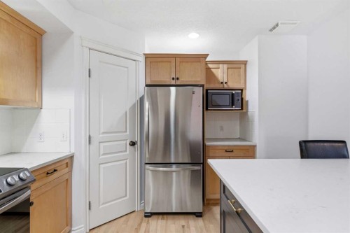 2-435 13 Avenue Ne, Calgary, AB - Indoor Photo Showing Kitchen