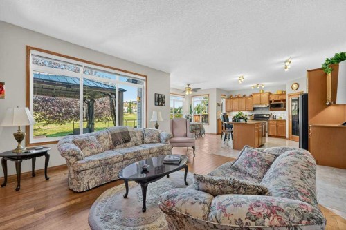 10 Westmount Road, Okotoks, AB - Indoor Photo Showing Living Room