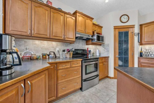 10 Westmount Road, Okotoks, AB - Indoor Photo Showing Kitchen