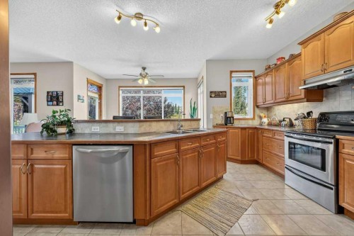 10 Westmount Road, Okotoks, AB - Indoor Photo Showing Kitchen With Double Sink