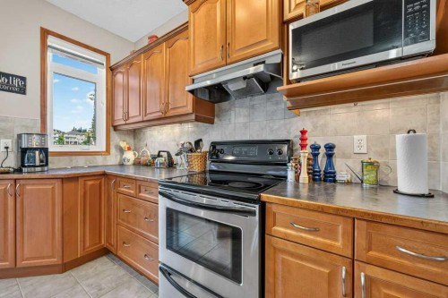 10 Westmount Road, Okotoks, AB - Indoor Photo Showing Kitchen