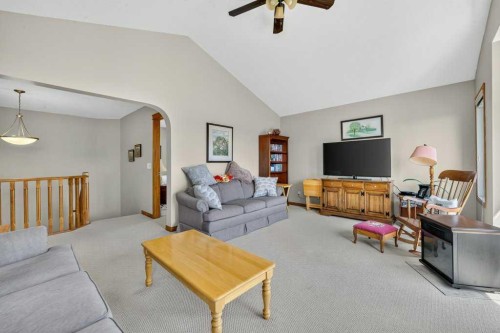 10 Westmount Road, Okotoks, AB - Indoor Photo Showing Living Room
