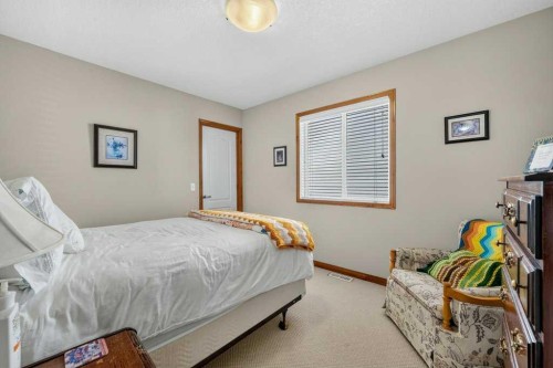 10 Westmount Road, Okotoks, AB - Indoor Photo Showing Bedroom